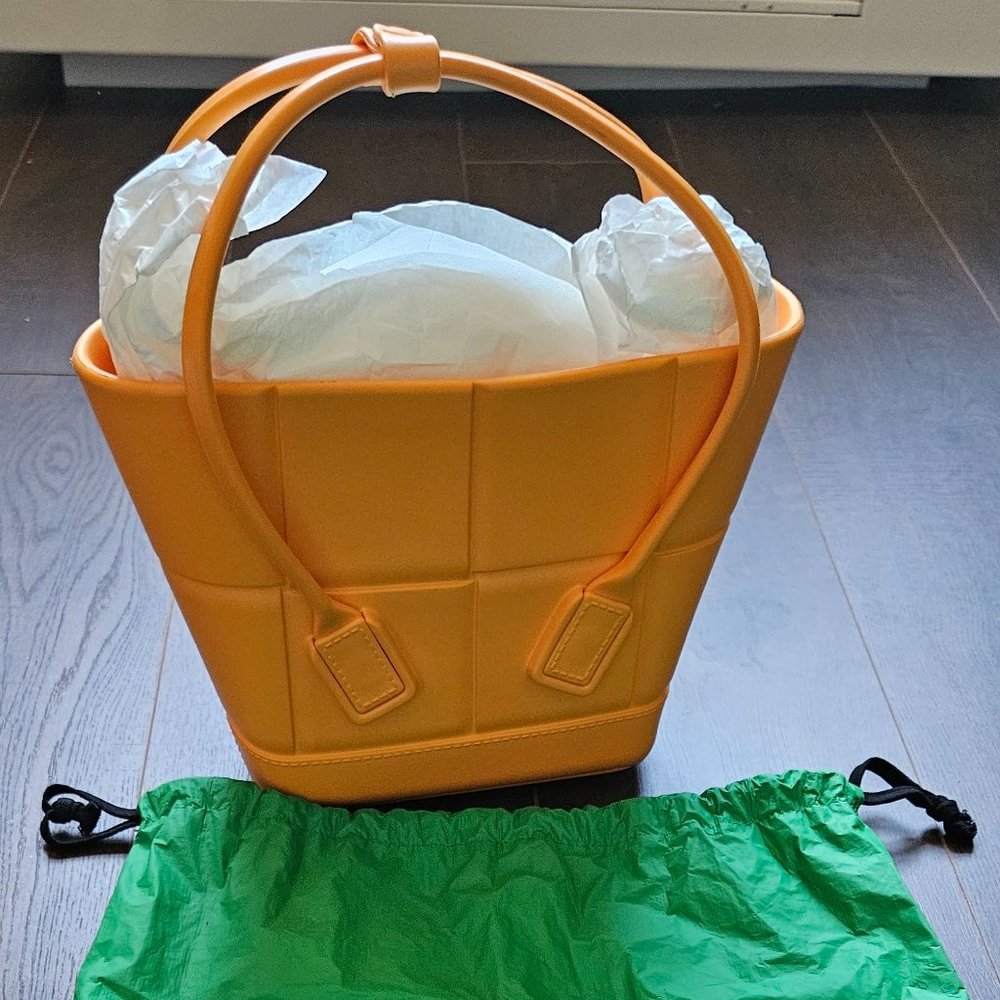 BRAND NEW BOTTEGA VENETA Mini Arco (Rubber) in Tangerine